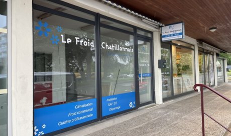 Concept' Pub - Pose d'une vitrine à Châtillon-sur-Chalaronne
